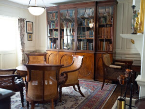 Photo of South-West Room in Preston Manor.